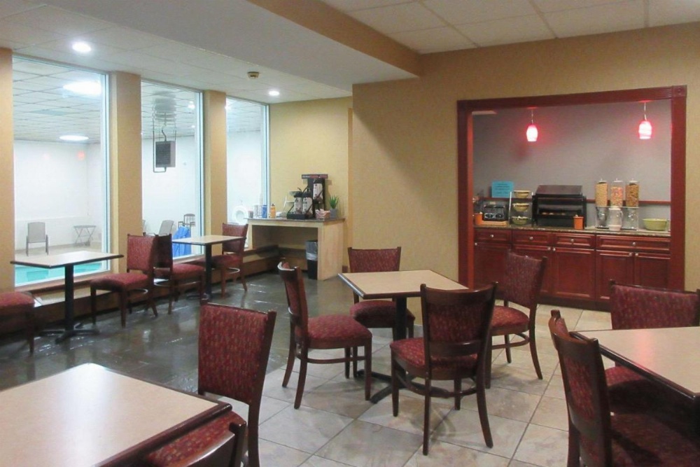 Quality Inn & Suites Image 13