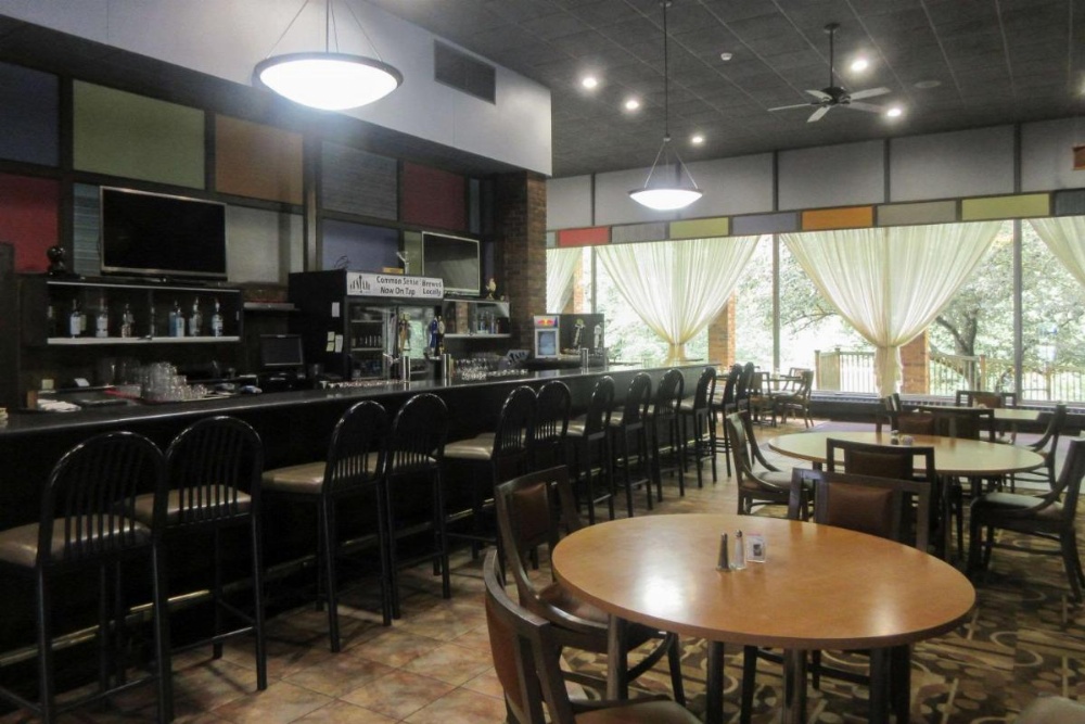 Quality Inn & Suites Image 14